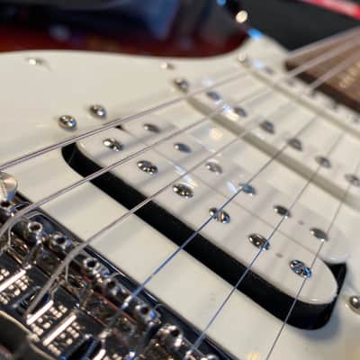 Fender Player Stratocaster HSS with Pau Ferro Fretboard 3-Color Sunburst #MX22046077 (8 lbs. 0.7 oz image 2