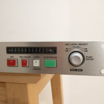 Marantz PMD 580 – Professional Network Solid State Recorder 2000's  - Silver image 4