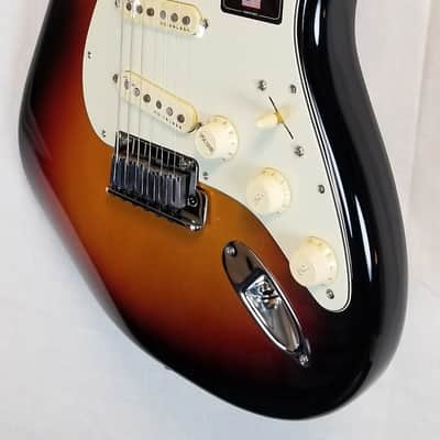 Fender American Ultra Stratocaster, Maple Fingerboard, Ultraburst W/HSC image 5
