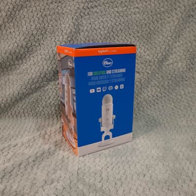 Blue Yeti Multipattern USB Microphone - Whiteout image 4