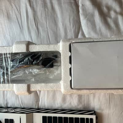 Akai Force Standalone Music Production / DJ Performance System 2020 - White image 7