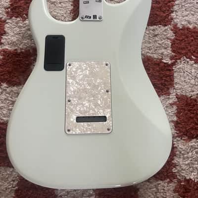 Fender Deluxe Roadhouse Stratocaster with Rosewood Fretboard 2014 - 2015 - Sonic Blue image 4