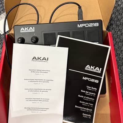 Akai MPD218 2015 - Present - Black imagen 2