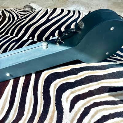 Gibson PB-100 4 String Plectrum Banjo Hardshell Case 1960’s - Bright Blue Plush Interior Lining with key image 11