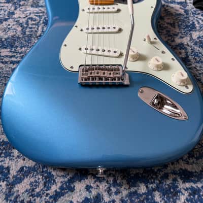 Fender American Professional Classic Stratocaster Faded Lake Placid Blue image 2