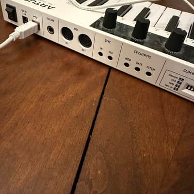 Arturia KeyStep 37 MIDI Controller 2021 - 2025 - White image 5