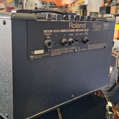 Roland AC-40 Acoustic Chorus 2-Channel 40-Watt 2x6.5" Acoustic Guitar Combo 2013 - Present - Black image 3