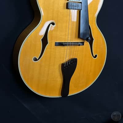 Benedetto Manhattan from 2000 in natural finish with case. "Guild Custom Shop Nashville production" image 5