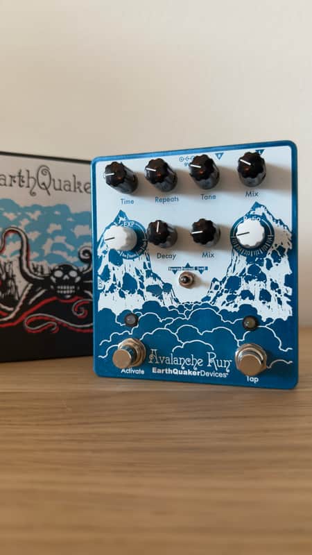 EarthQuaker Devices Avalanche Run Stereo Reverb & Delay with Tap Tempo V2