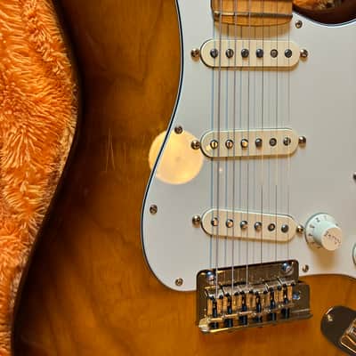 Fender 75th Anniversary Commemorative Stratocaster 2021 - 2-Color Bourbon Burst image 4