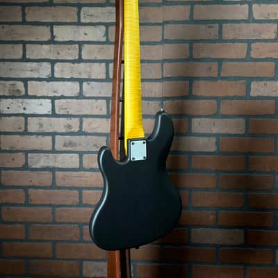 Woodcraft Electric Guitars JB4 Mini "Shortest-Scale" 4-String Electric Bass Black image 9