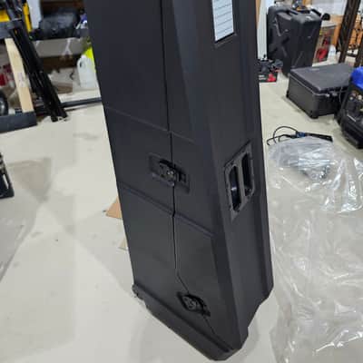 Gator GTR-MINIVAULT-B2 Mini Vault for 2 Electric Bass Guitars image 1