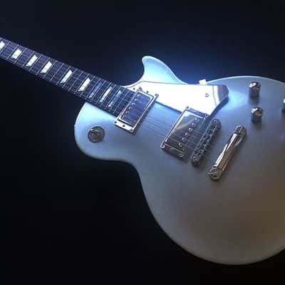 Gibson  Les Paul 2015 Silver Pearl with Stainless Steel frets! image 3