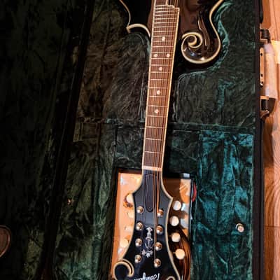 Bourgeois Guitars M5-F-BT, Bourgeois M5-F black top f- style mandolin- aged tone Adirondack/ European maple. 2025 - High gloss finish. Bourgeois M5-F black top f- style mandolin- aged tone Adirondack/ European maple. Mint condition. image 3