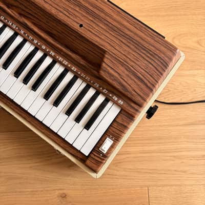 Mysterious Italian Cased Electric Reed Organ (Italy, 1960s)! Probably Orla! Read the ad! image 13