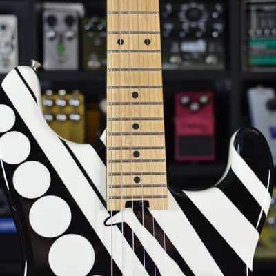 EVH Striped Series "Circles/See Ya" 2010 - 2024 - Gloss Black/White image 6