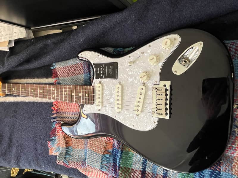 Fender Player II Modified Stratocaster with Rosewood Fretboard SSS Noiseless MINT 2025 Black/Dusk. Postage /Courier as you prefer.
