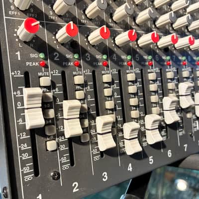 Carvin C1644 Concert Mixer 16 channel passive image 6