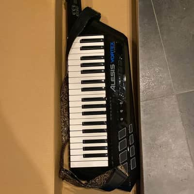 Alesis Vortex Wireless 2 Keyboard Controller 37 Key USB Keytar image 2