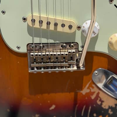 Fender Mike McCready Signature Stratocaster 2023 - Present - 3-Color Sunburst Relic image 5