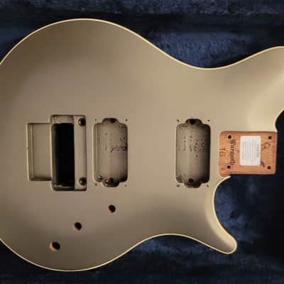 Warmoth Velocity Body, USA Custom, Silver, Binding image 2