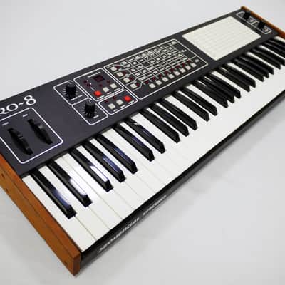 sequential circuits pro-8 ポリフォニックシンセサイザー Sequential Circuits Pro 8: Synthesizer