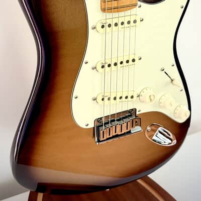Fender American Ultra Stratocaster with Maple Fretboard 2024 - Mocha Burst image 4
