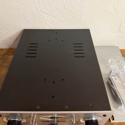 Universal Audio 710 Twin-Finity Microphone Preamp 2009 - Present - Silver image 3