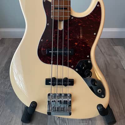 *Modded* Sire Marcus Miller V5 Four String 2023 - Antique White image 2