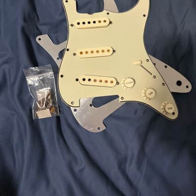 CrazyParts 64’ Stratocaster Aged pickguard and plastics image 1