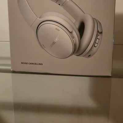 Bose Bose QuietComfort  Wireless Noise Cancelling Over-Ear Headphones in Original Package image 1