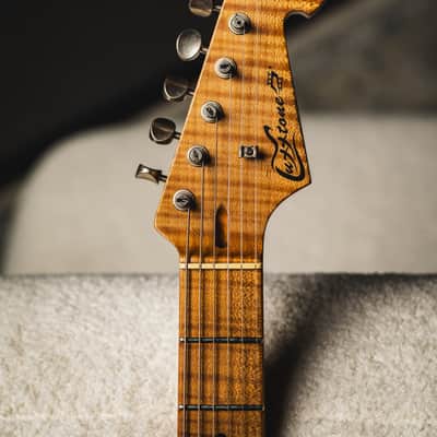 Luxxtone Choppa S Heavy Aging HSS-Vintage White w/Tortoise Pickguard & 1-Piece Roasted Flame Maple Neck image 4