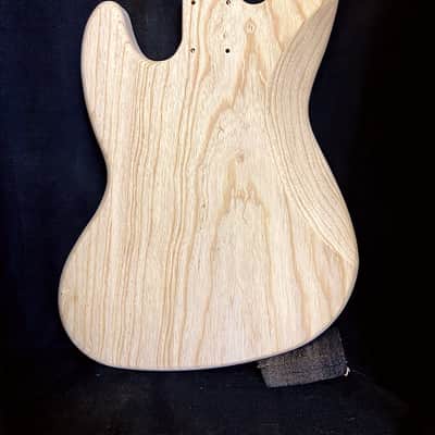 Guitar Mill '60s J-Style Bass Body / 2 pc. Swamp Ash / P/J Pickups / 4 lbs. 8 oz. (#GIN-4077) image 2