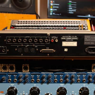 Akai S3000XL MIDI Stereo Digital Sampler image 2