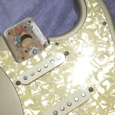 1997 Fender USA Roadhouse Strat loaded body w/Clapton Preamp - Shoreline Gold Stratocaster! image 3