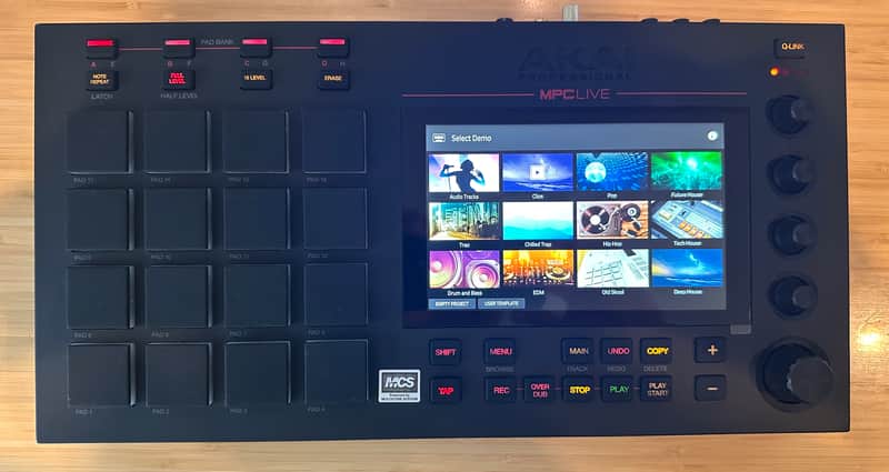 Akai MPC Live Standalone Sampler / Sequencer 2017 - 2020 - Black image 1