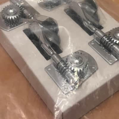 Fender 003-6400-049 Standard / Highway One Bass Tuning Heads (4) 2010s - Chrome - NEW OPEN BOX image 3