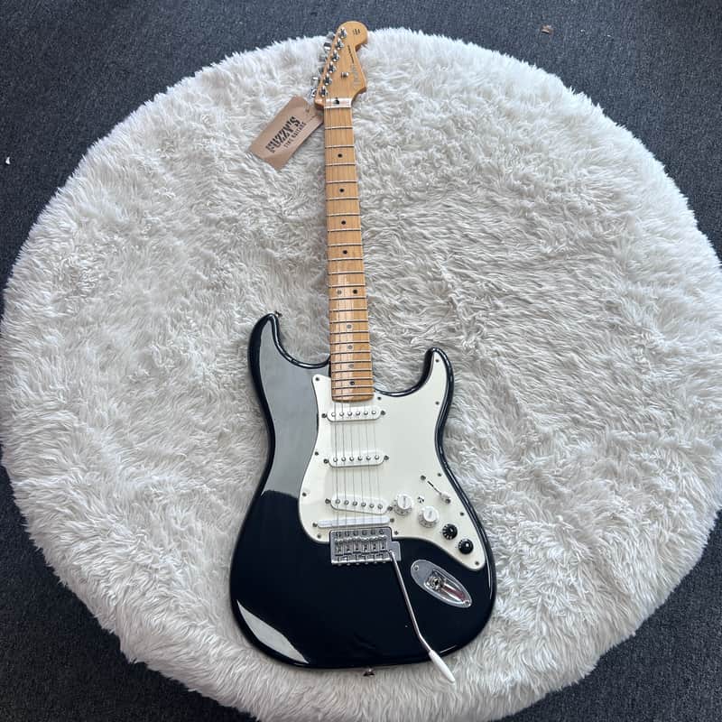 Fender Standard Roland Ready Stratocaster 2006 - 2012 - Black image 1