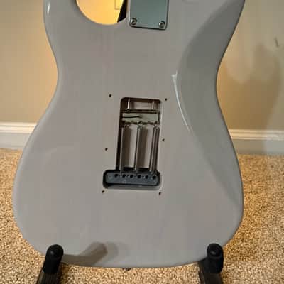 Fender MIJ Hybrid II Stratocaster with Maple Fretboard 2020 - 2021 - US Blonde image 12
