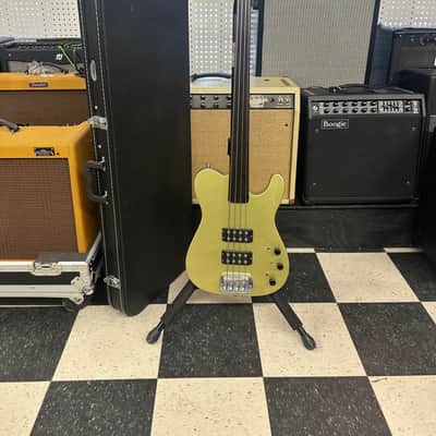 G&L ASAT Fretless Bass 90s image 2