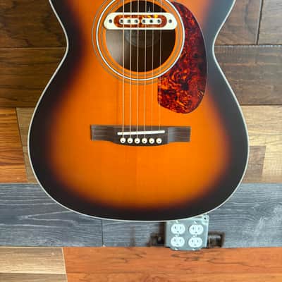 Guild M-240E Troubadour - Satin image 3