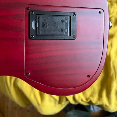 Laka Vintage Electric Ukulele and case - Cherry Red image 7