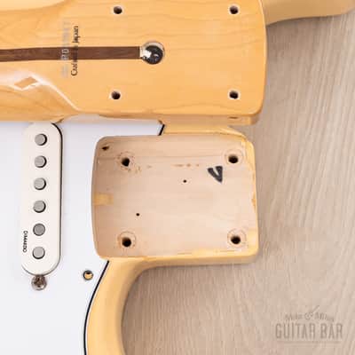 2001 Fender Yngwie Malmsteen Stratocaster ST71-140YM Yellow White, Near-Mint w/ Tweed Case & Hangtag, Japan image 18