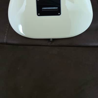 Fender Deluxe Roadhouse Stratocaster with Maple Fretboard 2017 - 2021 Olympic White image 3