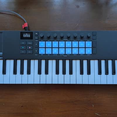 Novation Launchkey Mini 37 MKIV MIDI Keyboard Controller 2024 - Present - Black image 1