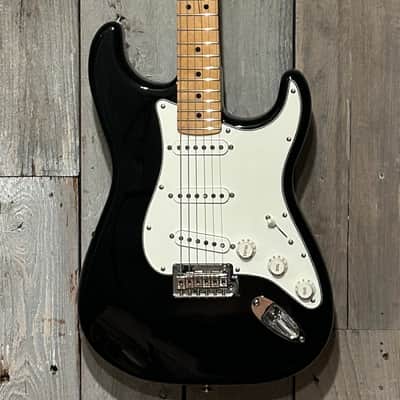 Excellent 2021 Fender Player Stratocaster with Maple Fretboard - Black, Ships Ultra Fast with Gig Bag and Pro Set Up! image 2