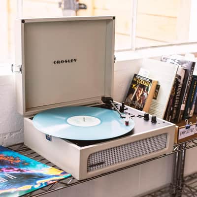 Crosley CR8017B-DU Voyager Vintage Portable Vinyl Record Player Turntable with Bluetooth in/Out and Built-in Speakers - Dune image 10