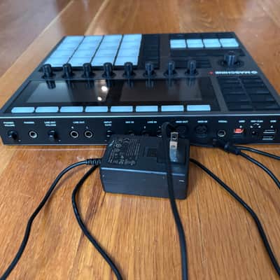 Native Instruments Maschine Plus 2020 - Present - Black Bild 3