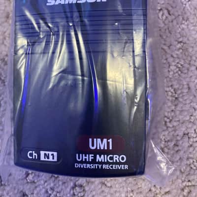 Samson UM1/77 Series - Camera Mountable UHF Wireless Lavalier Microphone System with UM1 Diversity Receiver - Black image 5