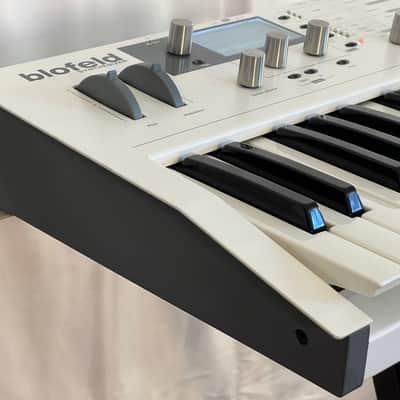 Waldorf Blofeld Keyboard 49-Key Synthesizer 2009 - Present - White image 11